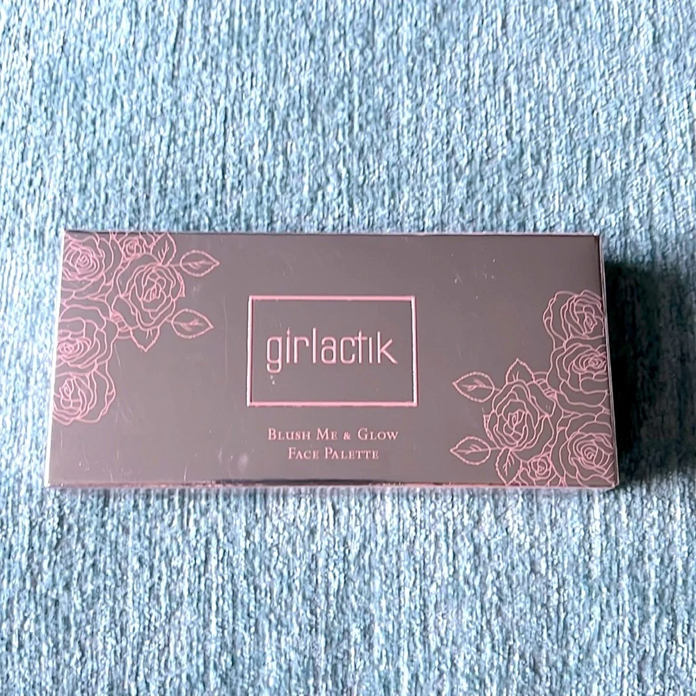 Girlactik Blush Me & Glow Face Palette In Light